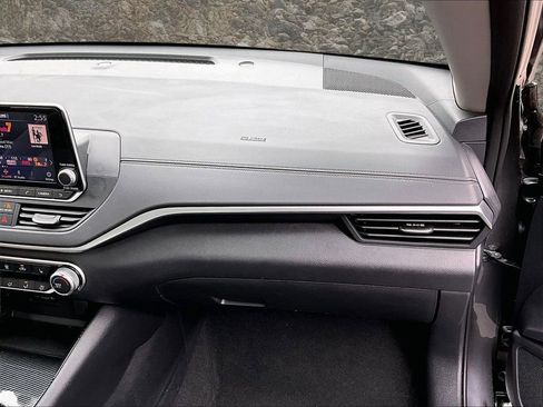 Used 2022 Nissan Altima 2.5 SV w/ SV Premium Package AWD/4WD image 15