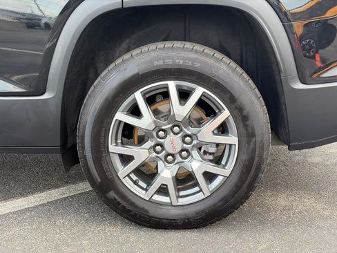 Used 2023 GMC Acadia SLT AWD/4WD image 9