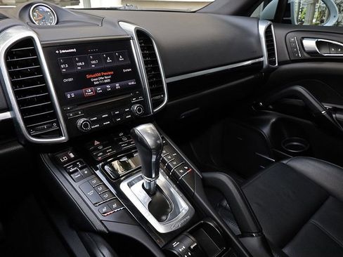 Used 2018 Porsche Cayenne Platinum Edition image 39