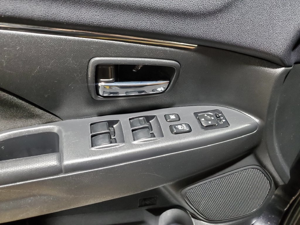 Used 2018 Mitsubishi Outlander Sport LE FWD image 32
