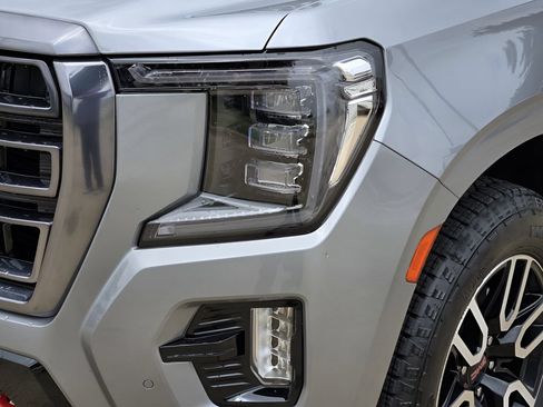 Used 2024 GMC Yukon AT4 w/ Technology Package AWD/4WD image 9