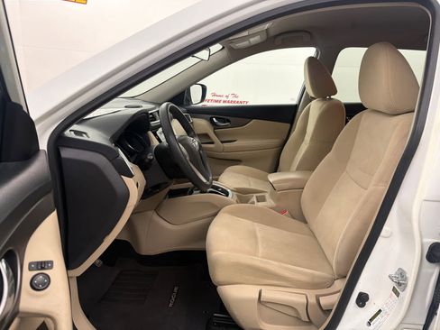 Used 2016 Nissan Rogue S w/ Appearance Package FWD image 13