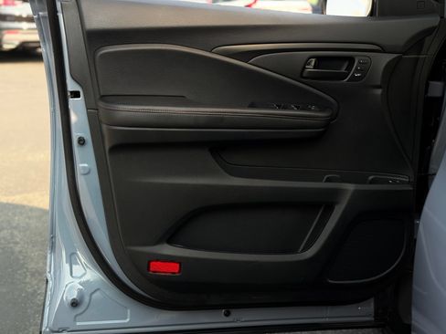 Used 2025 Honda Passport TrailSport image 14