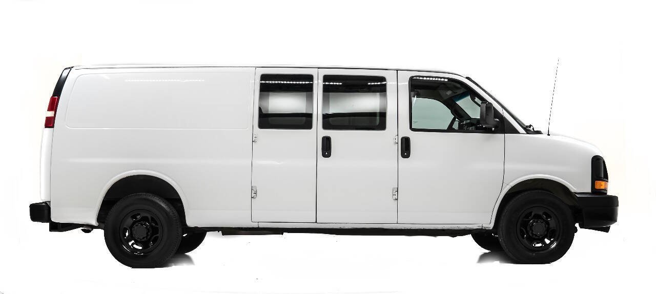 Used 2017 Chevrolet Express 2500 Extended RWD image 5