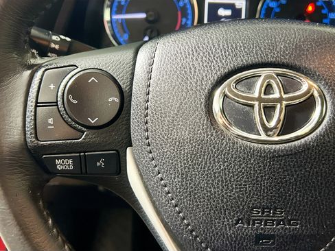 Used 2018 Toyota Corolla SE image 18