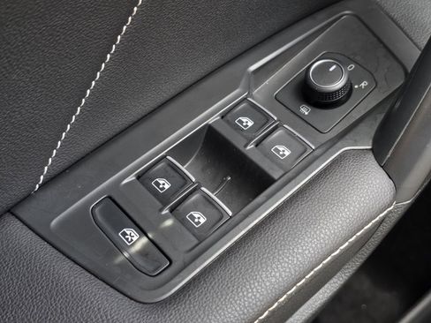 Used 2022 Volkswagen Tiguan SE AWD/4WD image 26