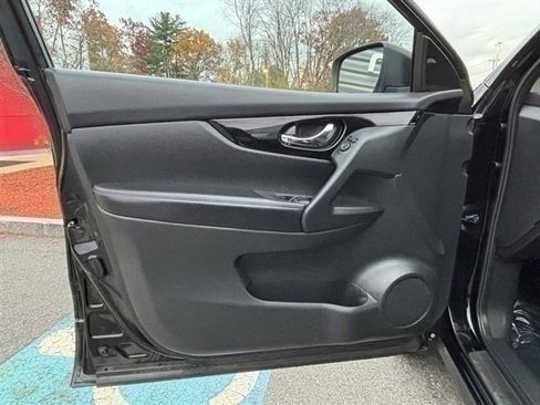 Used 2022 Nissan Rogue Sport SV image 9