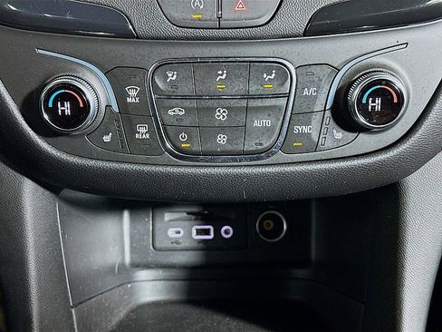 Used 2023 Chevrolet Equinox RS image 16