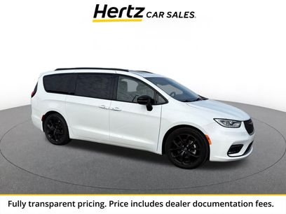 Used 2025 Chrysler Pacifica Limited
