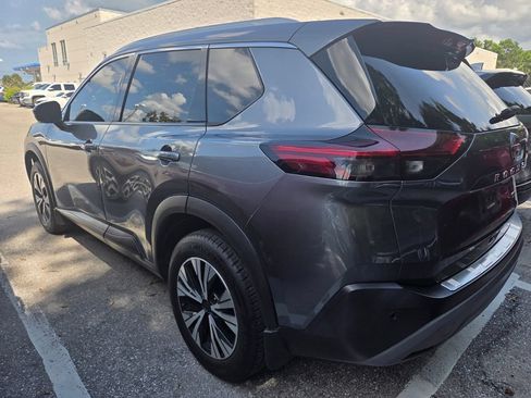 Used 2021 Nissan Rogue SV w/ Premium Package FWD image 3