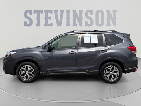 Used 2020 Subaru Forester Premium AWD/4WD image 2