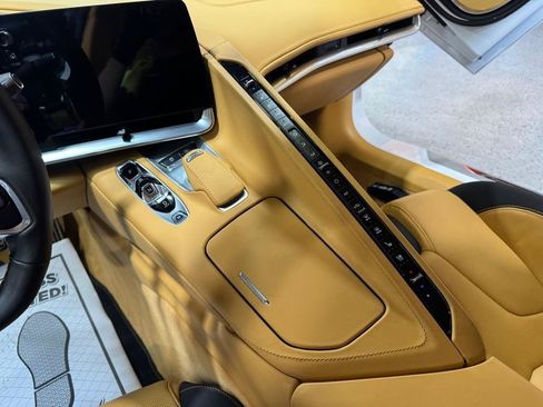 Used 2023 Chevrolet Corvette Stingray Premium Conv w/ Z51 Performance Package RWD image 15
