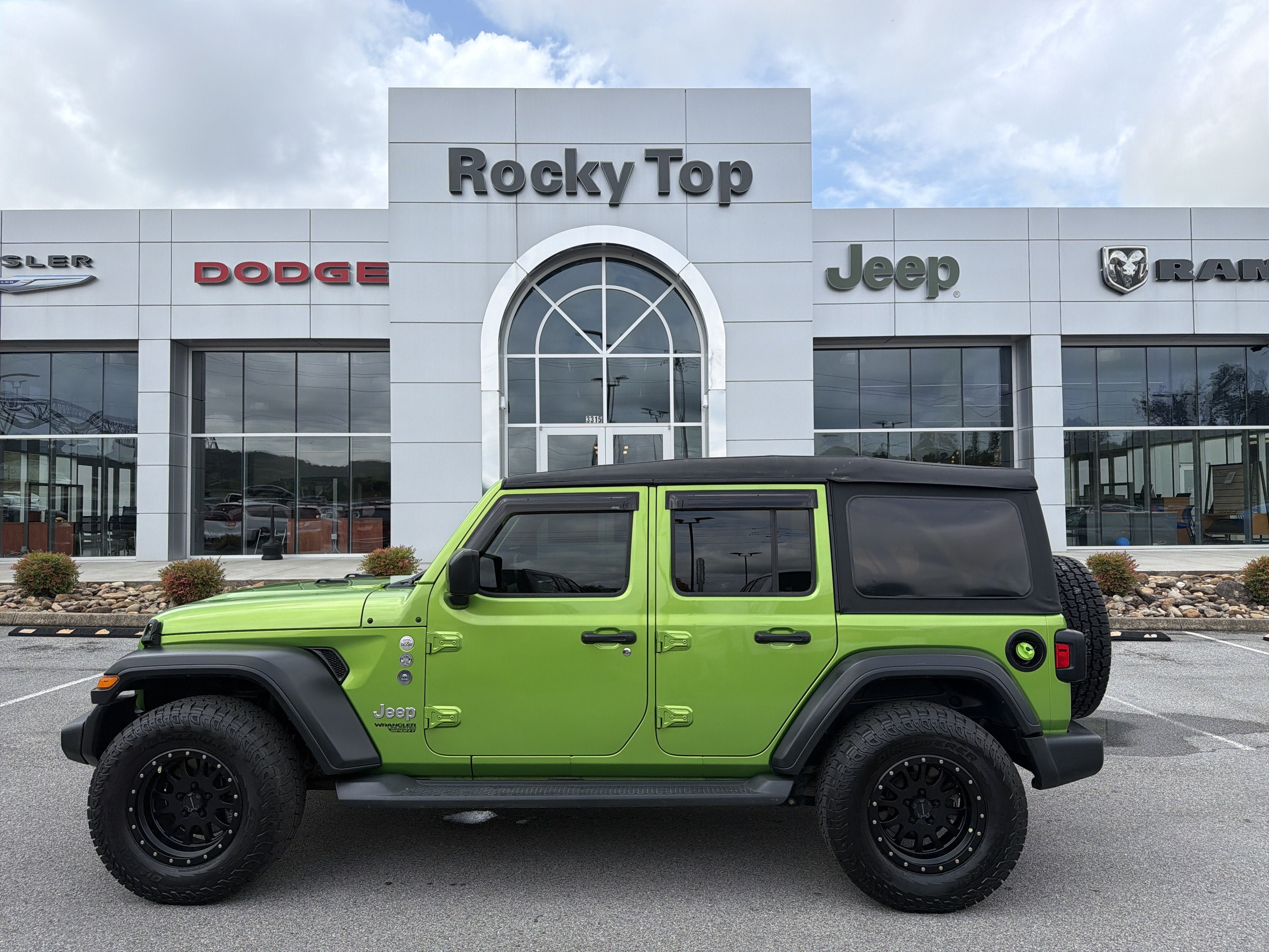 Used 2018 Jeep Wrangler Unlimited Sport S AWD/4WD image 1