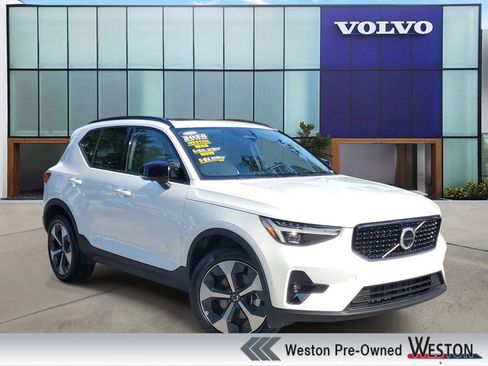 Certified 2026 Volvo XC40 B5 Plus AWD/4WD image 1