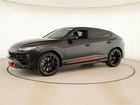 Used 2022 Lamborghini Urus image 13