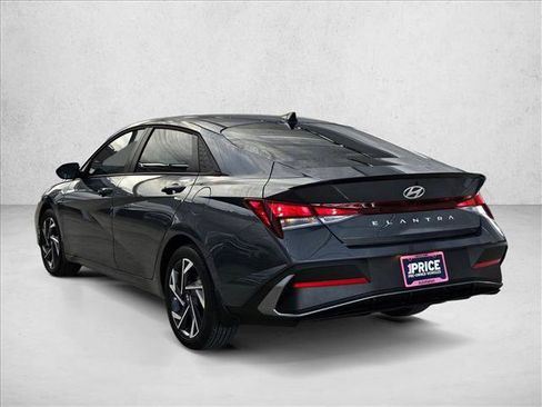 Certified 2025 Hyundai Elantra Sport FWD image 8
