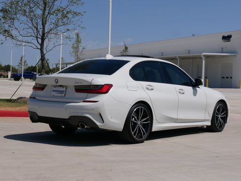 Used 2019 BMW 330i Sedan w/ M Sport Package RWD image 9