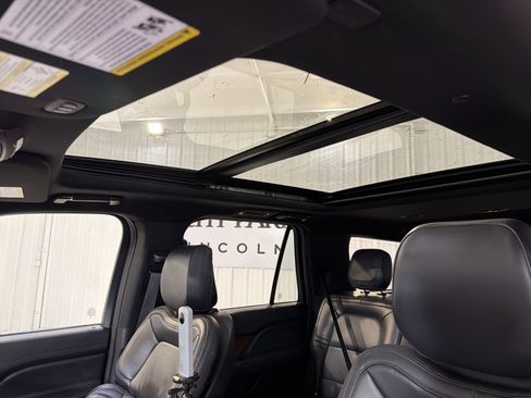 Used 2024 Lincoln Navigator Premiere AWD/4WD image 24