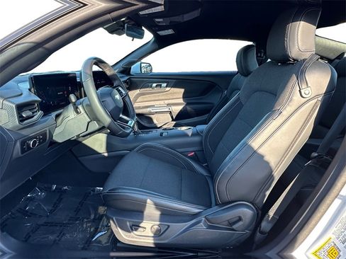 Used 2025 Ford Mustang Coupe image 9