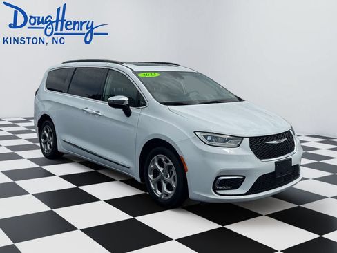 Used 2023 Chrysler Pacifica Limited FWD image 7