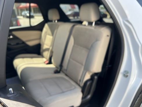 Used 2023 Chevrolet Traverse LS FWD image 37