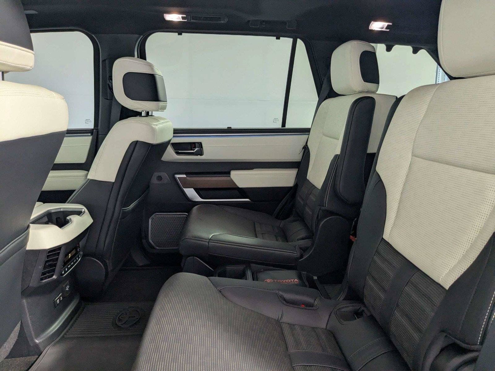 Used 2023 Toyota Sequoia Capstone AWD/4WD image 33