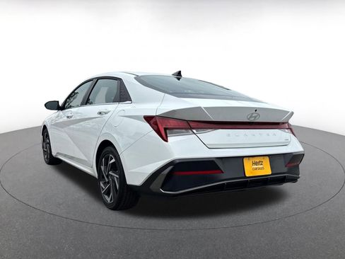 Used 2025 Hyundai Elantra Limited image 12