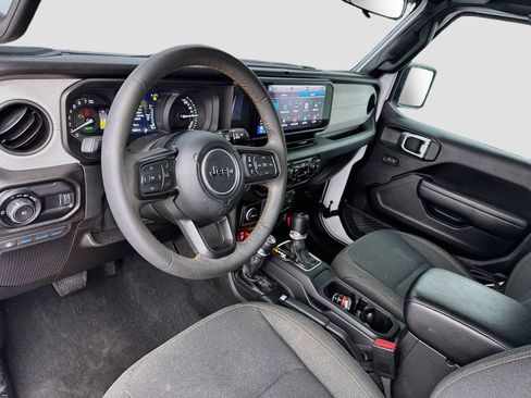 Used 2024 Jeep Wrangler Unlimited AWD/4WD image 7