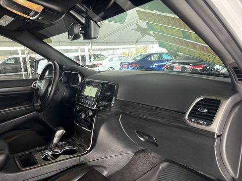 Used 2022 Jeep Grand Cherokee Laredo X image 27