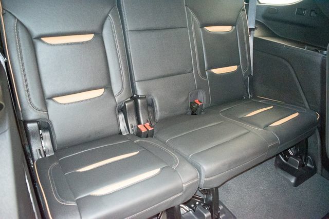 Used 2024 GMC Yukon AT4 w/ AT4 Premium Package AWD/4WD image 13