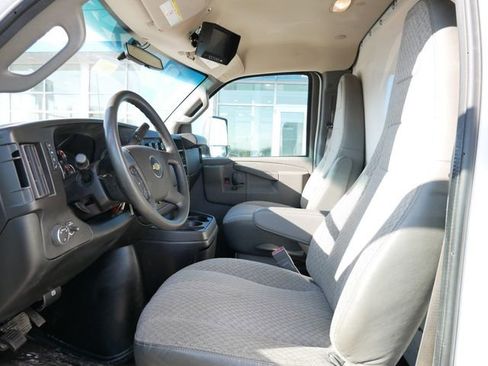 Used 2018 Chevrolet Express 4500 w/ Power Convenience Package image 4