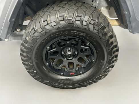 Used 2020 Jeep Gladiator Sport AWD/4WD image 11