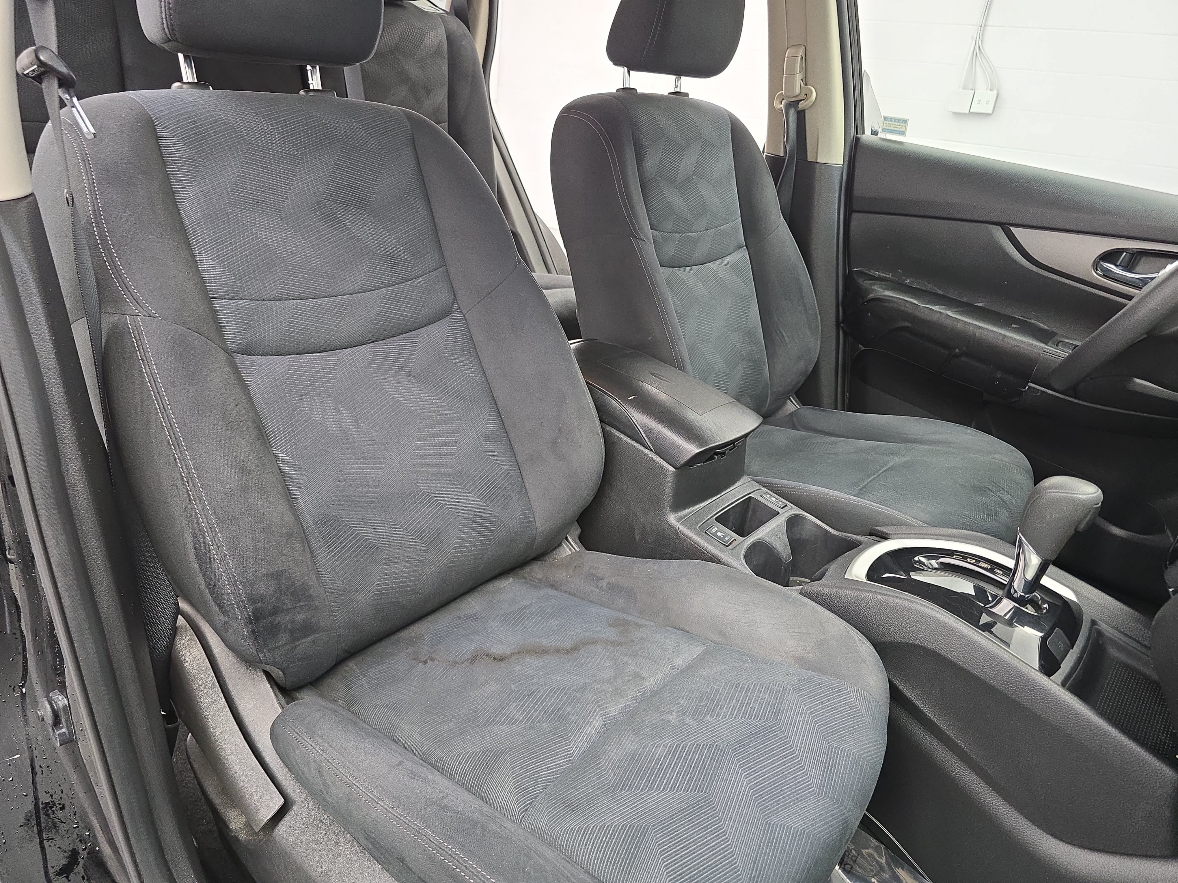 Used 2016 Nissan Rogue SV w/ SV Premium Package AWD/4WD image 10