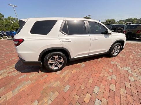 Certified 2025 Honda Pilot EX-L image 36
