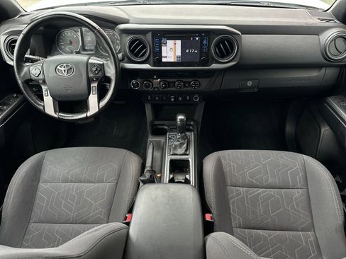 Used 2018 Toyota Tacoma TRD Sport w/ Technology Package image 12