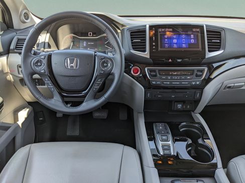 Used 2018 Honda Pilot Touring image 14