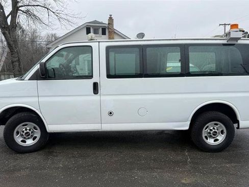 Used 2013 GMC Savana 2500 RWD image 9