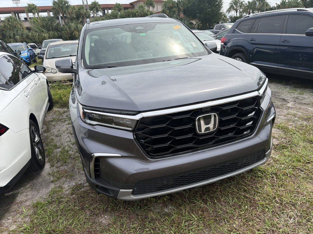 Used 2025 Honda Pilot Elite image 3