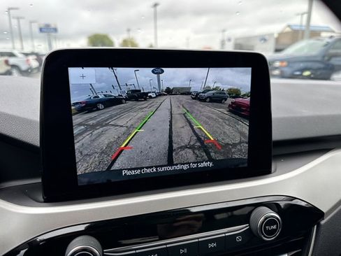 Used 2022 Ford Escape SE image 17