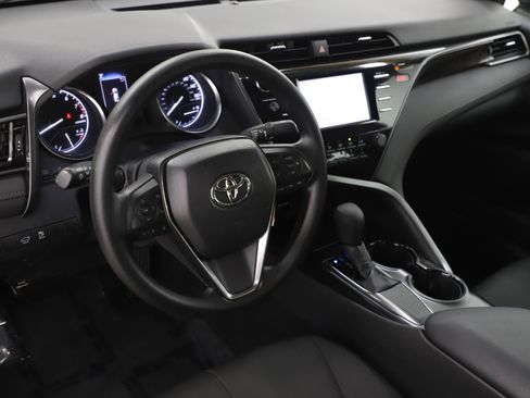 Used 2019 Toyota Camry LE image 19