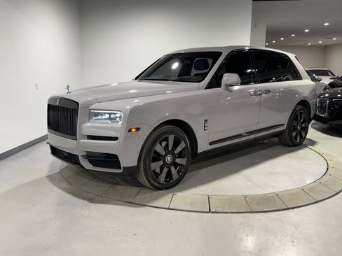Used 2023 Rolls-Royce Cullinan w/ Cullinan Package image 6