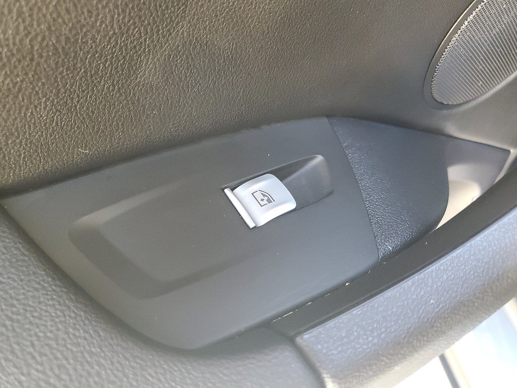 Used 2024 BMW X3 sDrive30i w/ Convenience Package RWD image 17