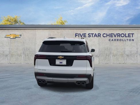 Used 2025 Chevrolet Traverse LT FWD image 7