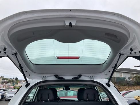 Used 2017 Chevrolet Bolt Premier FWD image 9