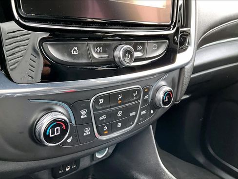 Used 2023 Chevrolet Traverse LT image 35