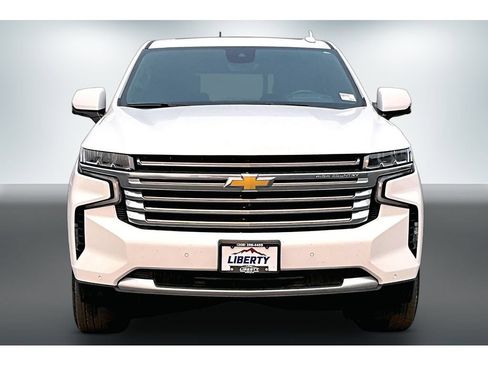 Used 2023 Chevrolet Suburban High Country w/ Max Trailering Package AWD/4WD image 2