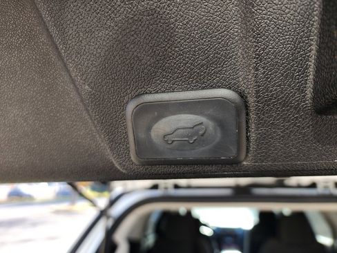 Used 2017 Chevrolet Traverse LT image 13