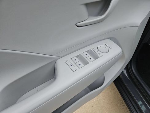 Used 2025 Hyundai Kona SEL FWD image 13