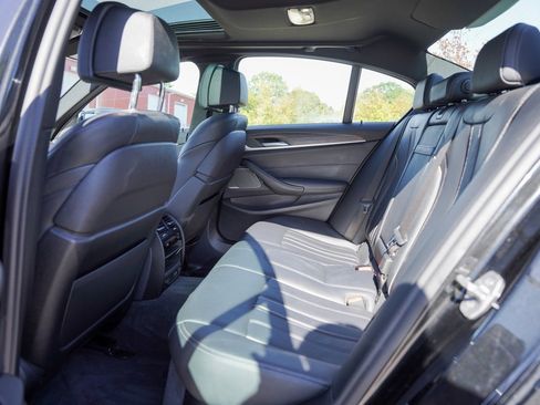 Used 2021 BMW M550i xDrive image 34