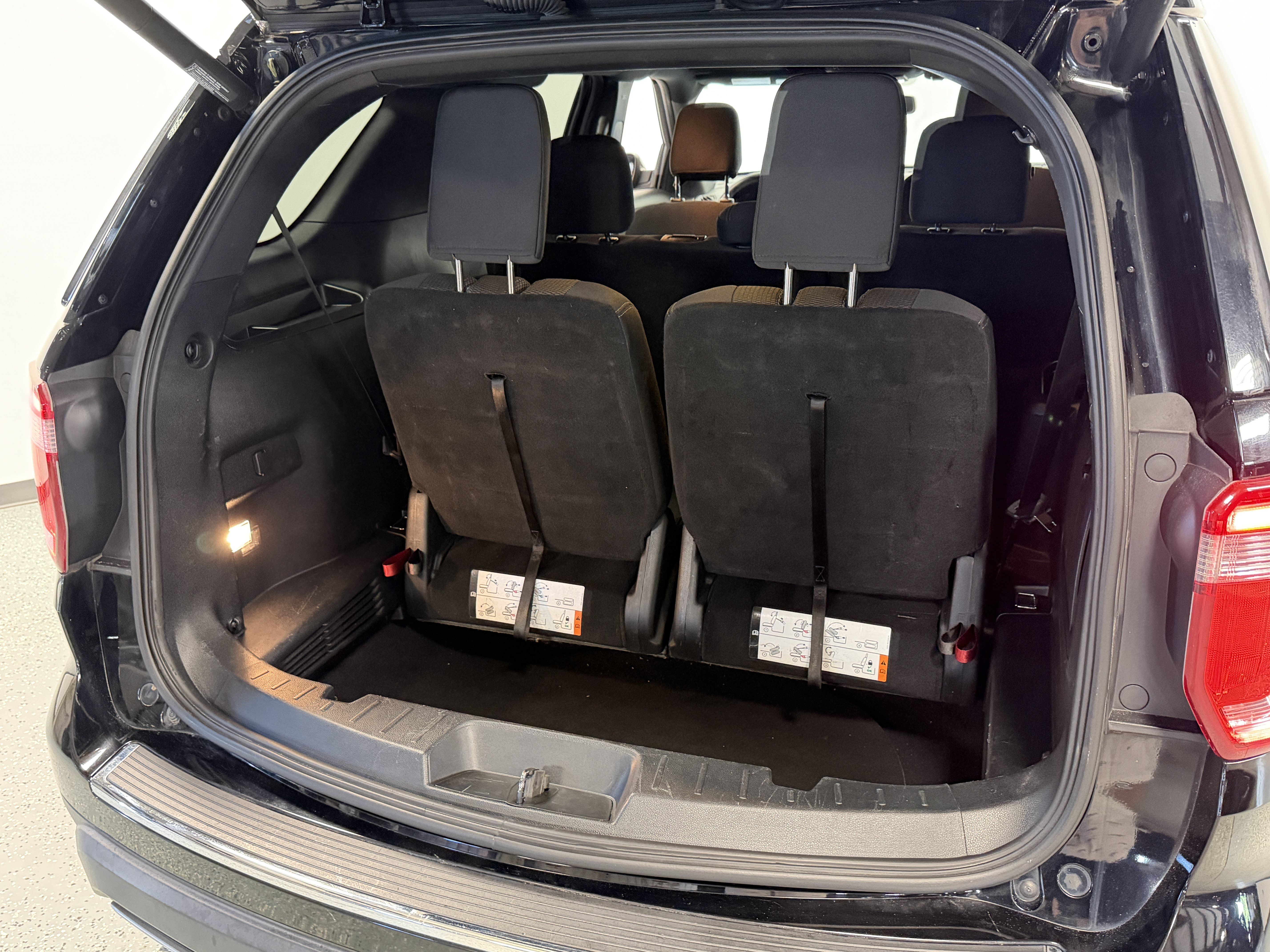 Used 2018 Ford Explorer XLT w/ Equipment Group 201A AWD/4WD image 23